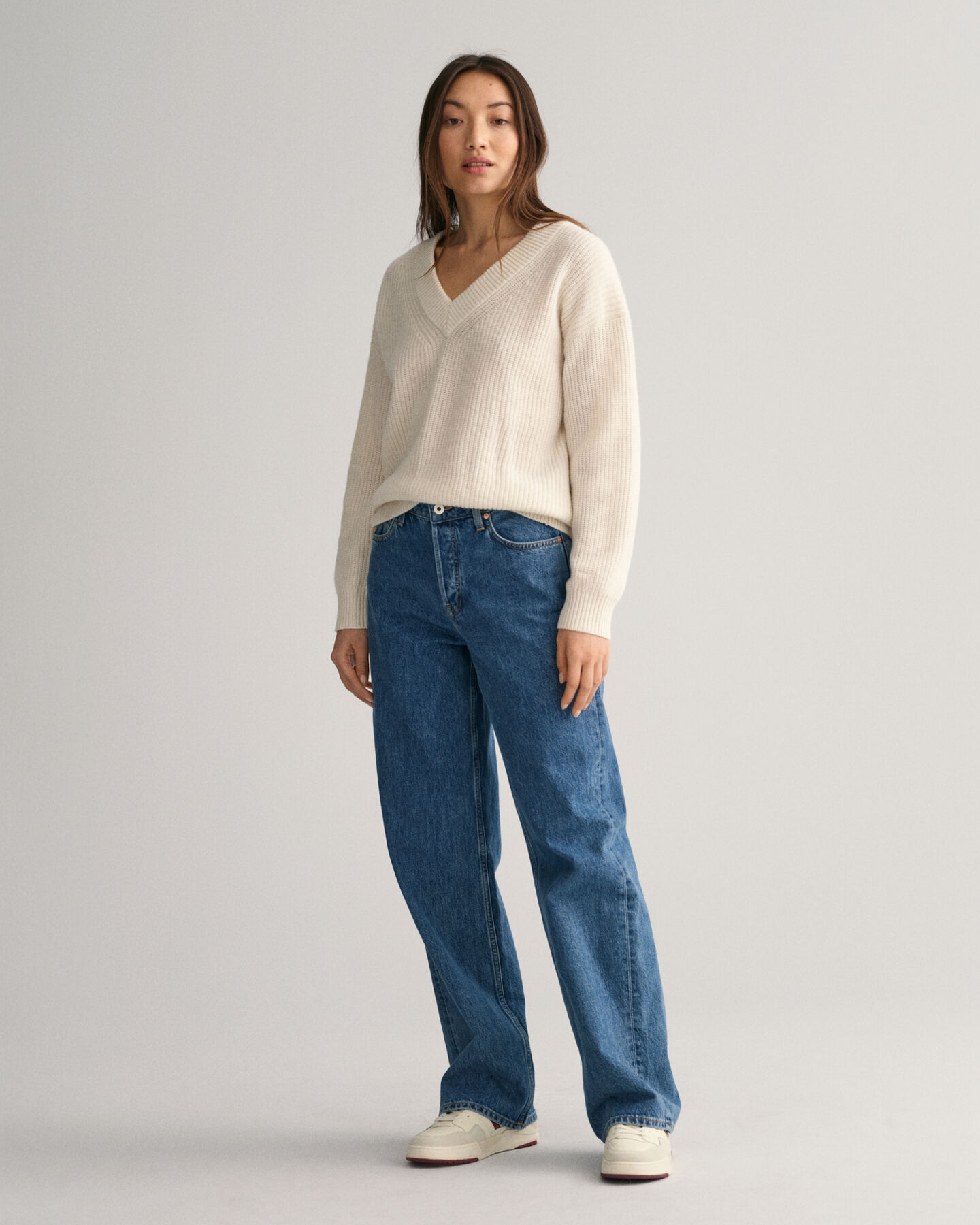 Wollen ribtrui met V-hals