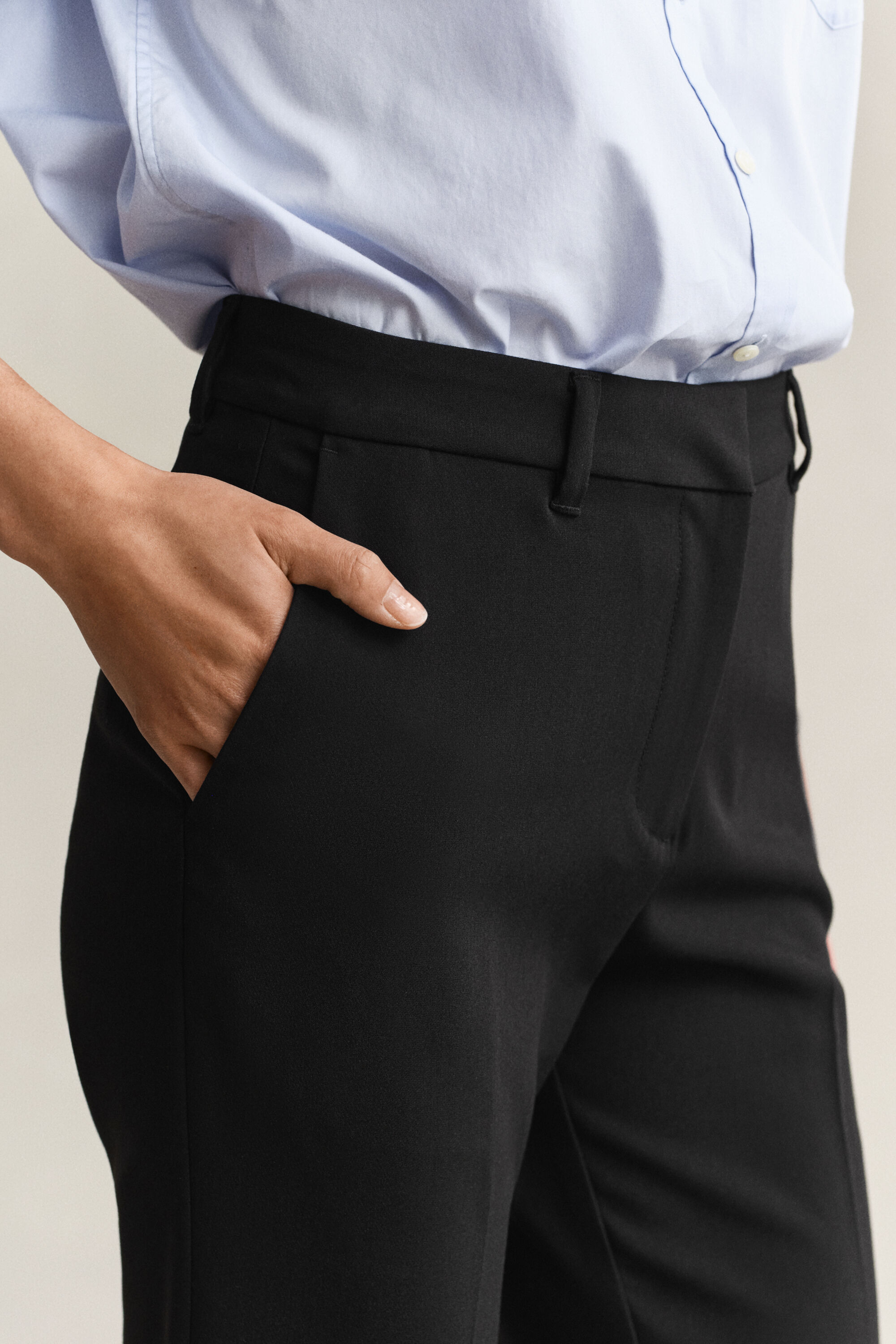 Nette nauwsluitende flared broek