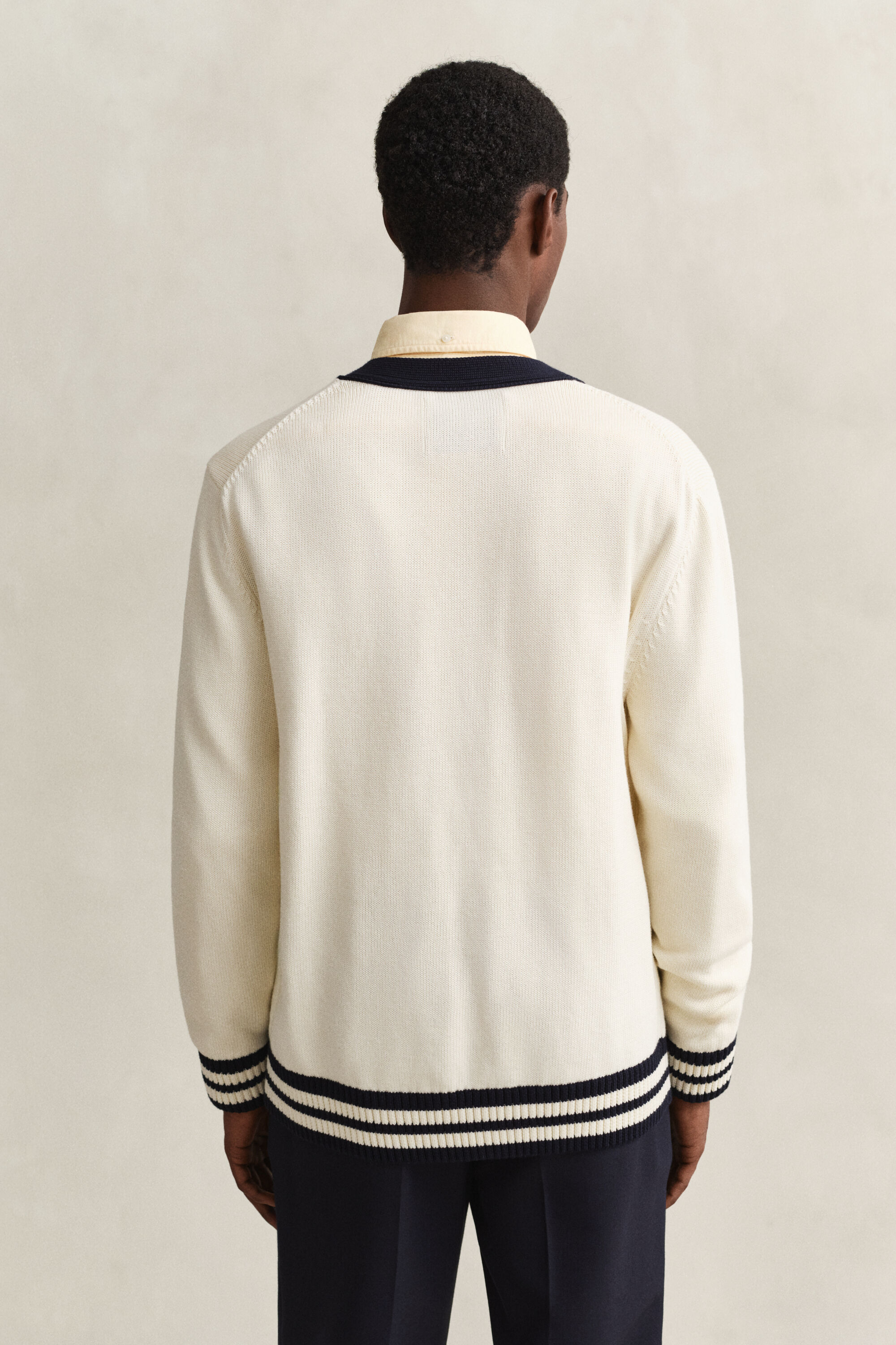 Vest met V-hals en knoopsluiting