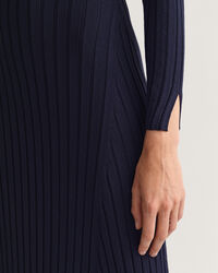 Geribde jurk met ronde hals