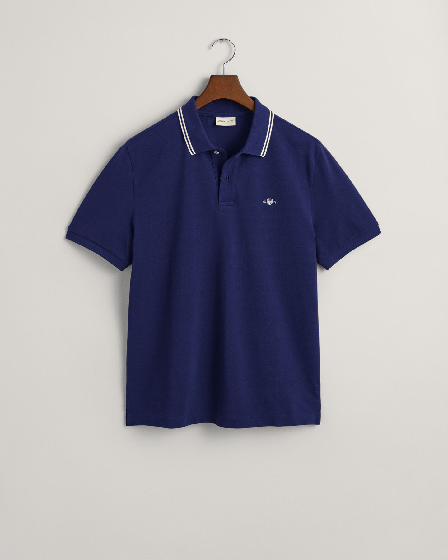 Seasonal Essential piqu&eacute; poloshirt met contrasterende rand