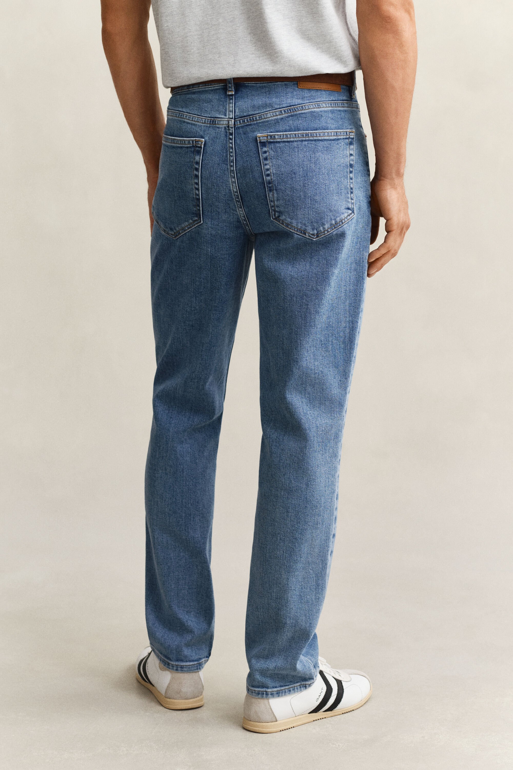 Regular Fit Clean Wash jeans