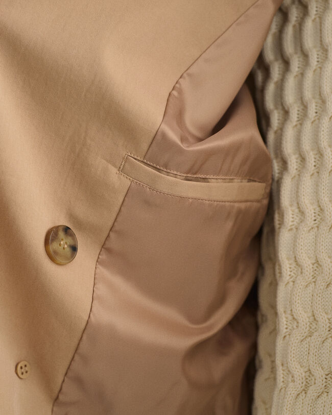 Iets korter trenchjack