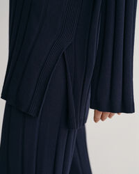 Trui met ribgebreide open kraag