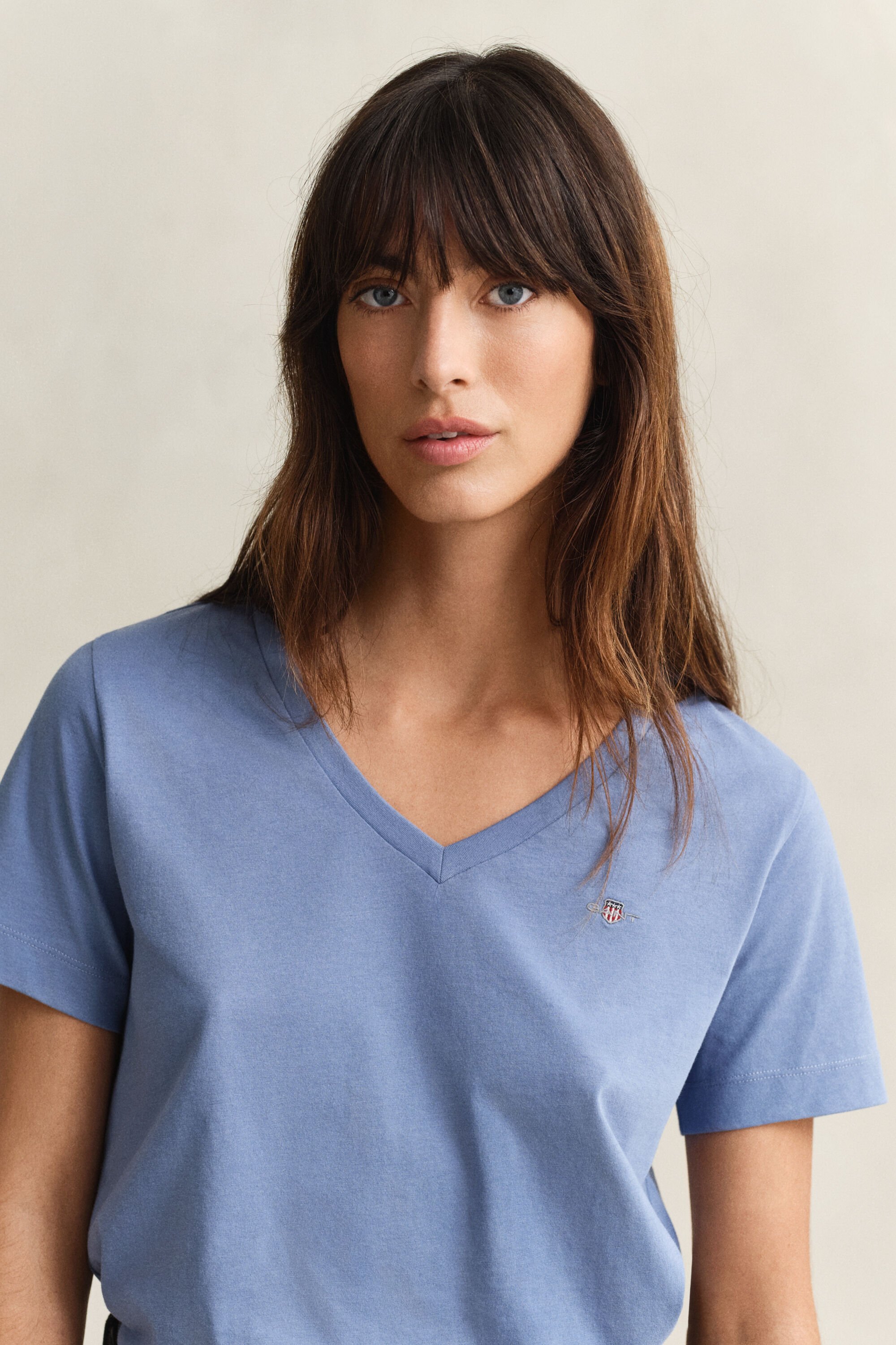 Shield T-shirt met V-hals