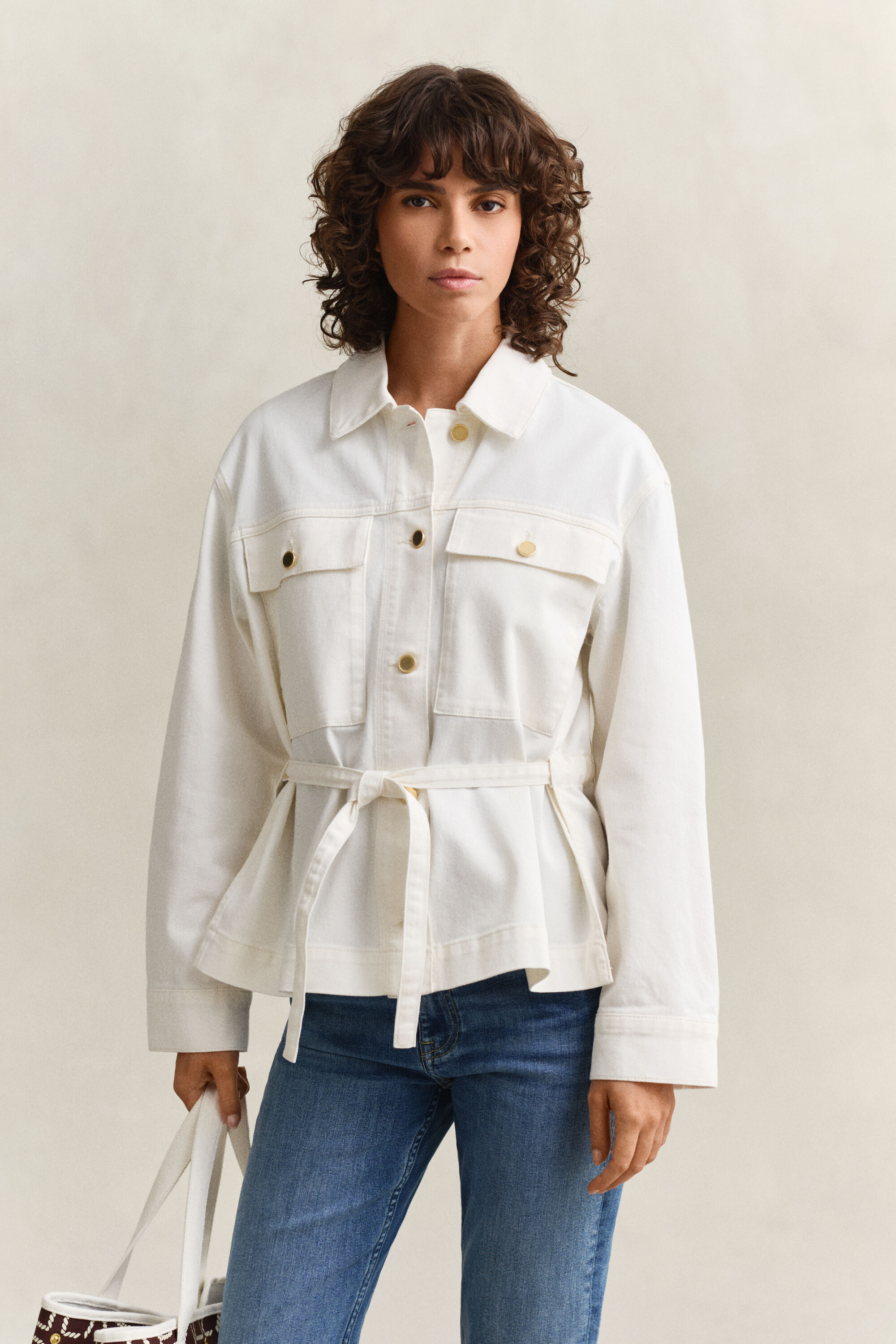 Spijkerjasje met strikdetails