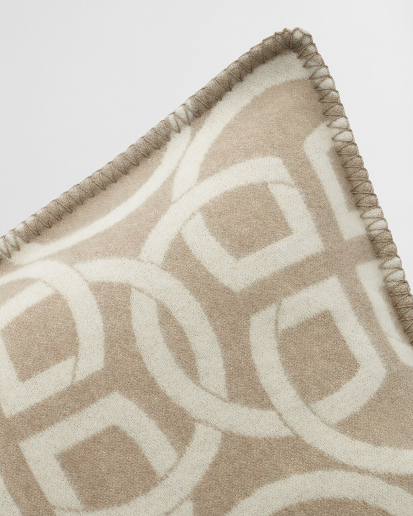 Monogram wollen kussenhoes