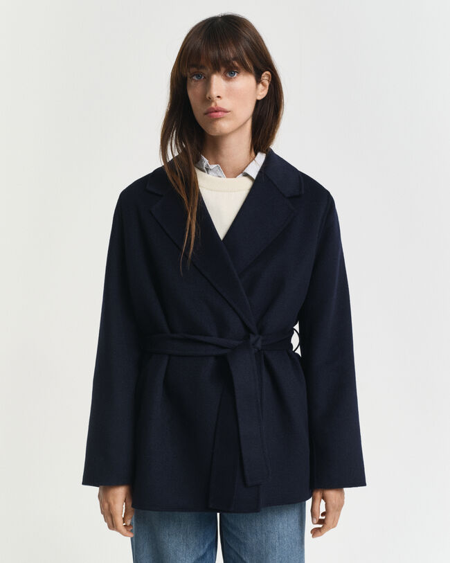 Met de hand gestikte jasje met ceintuur