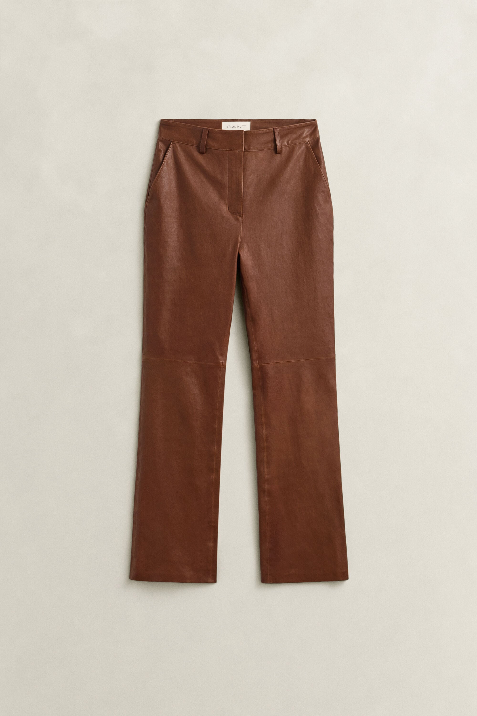 Wijduitlopende leren broek