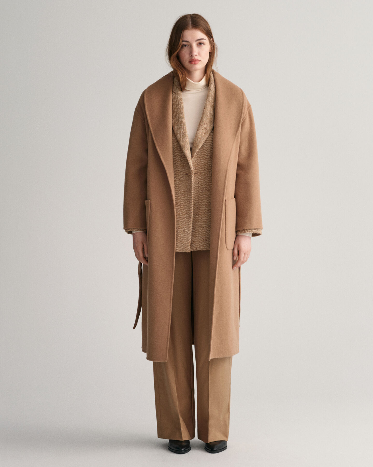 Met de hand gestikte jas met ceintuur