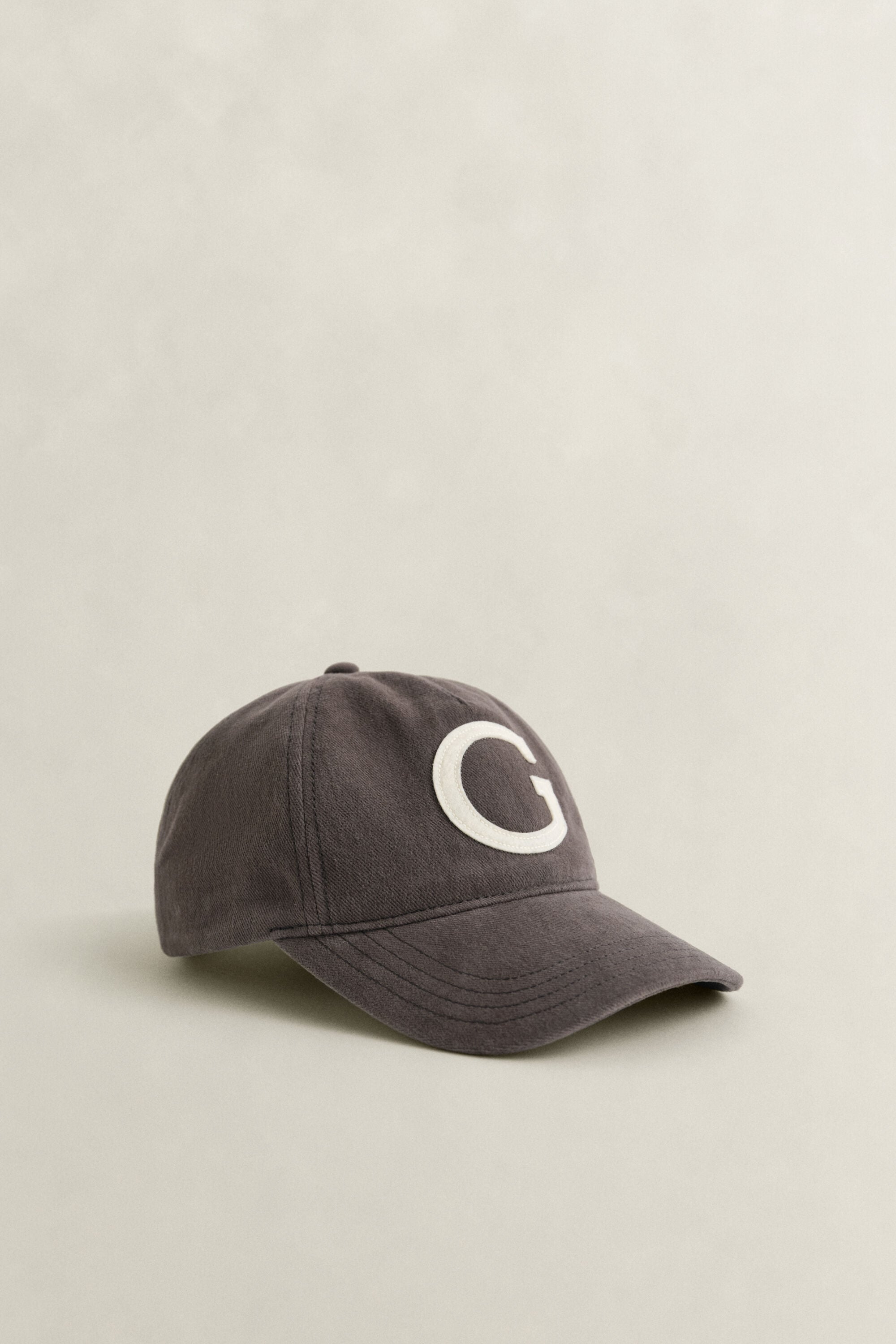 Moleskin pet met G-badge
