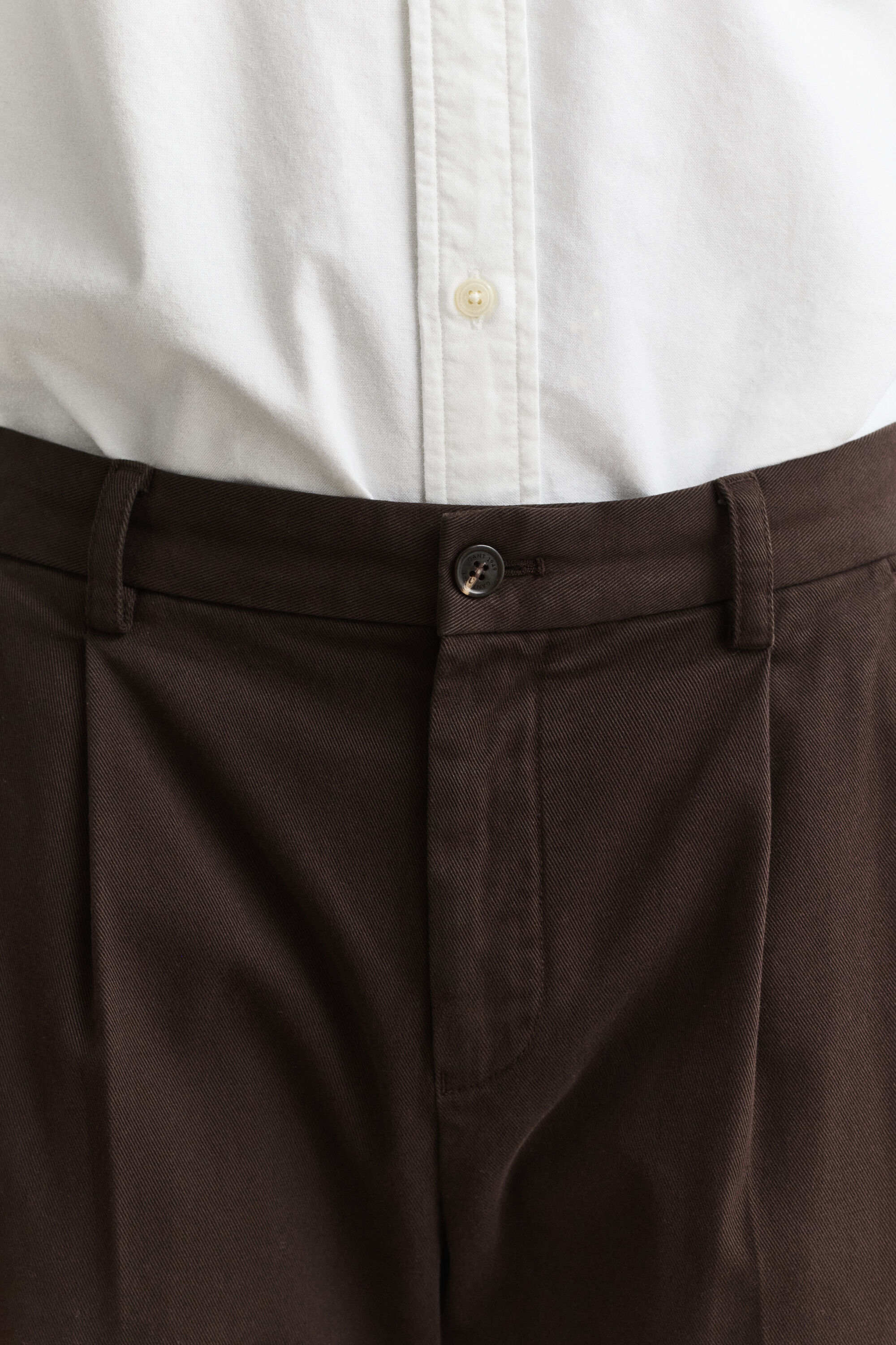 Chino met taps toelopende pijpen