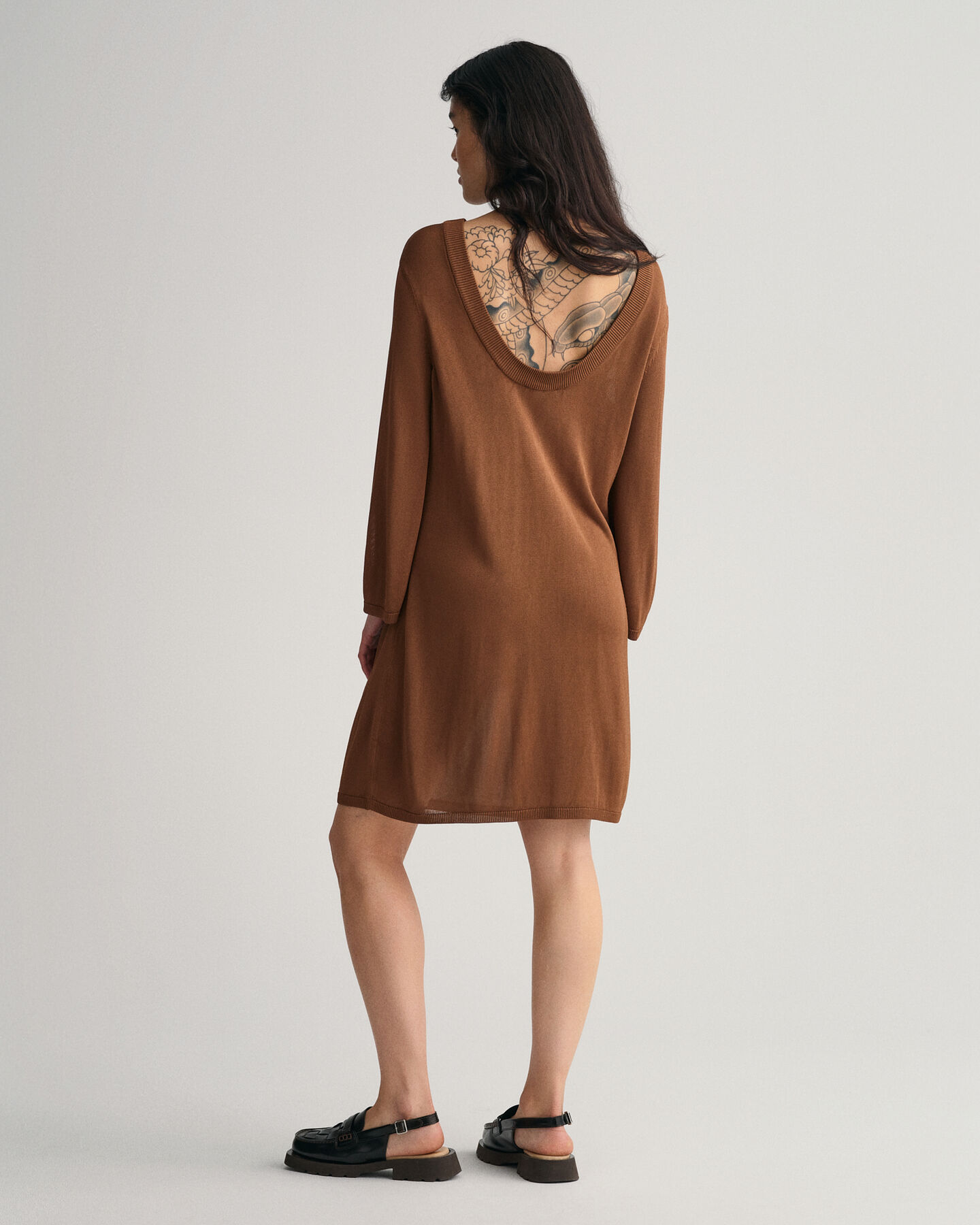 Gebreide jurk met rugdecollet&eacute;