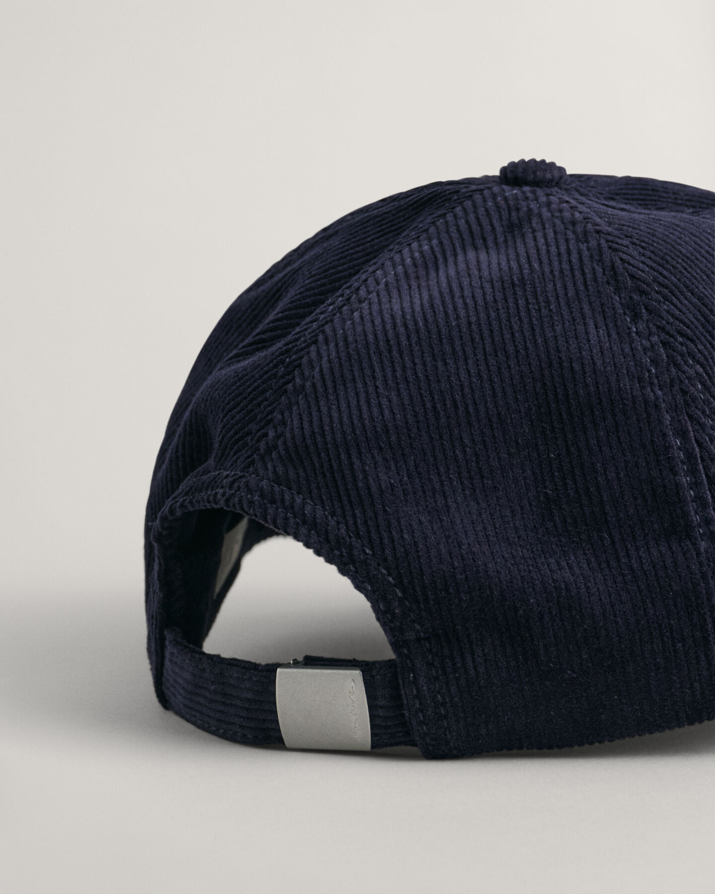 Corduroy pet met G-badge