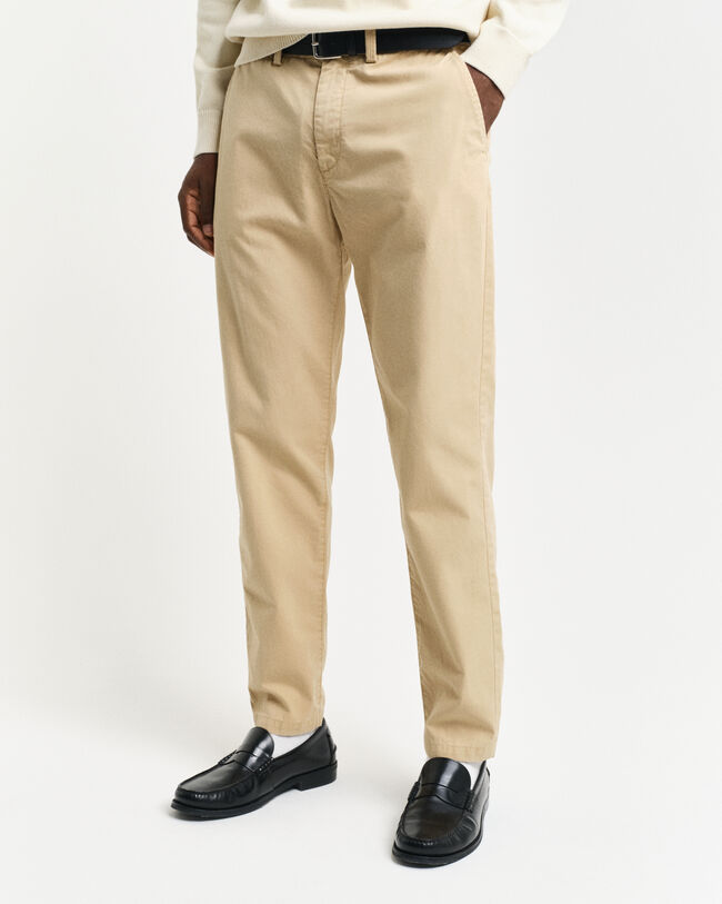 Regular Fit canvas chino met taps toelopende pijpen
