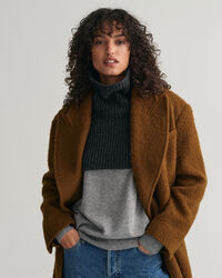 Ribgebreide slabkraag