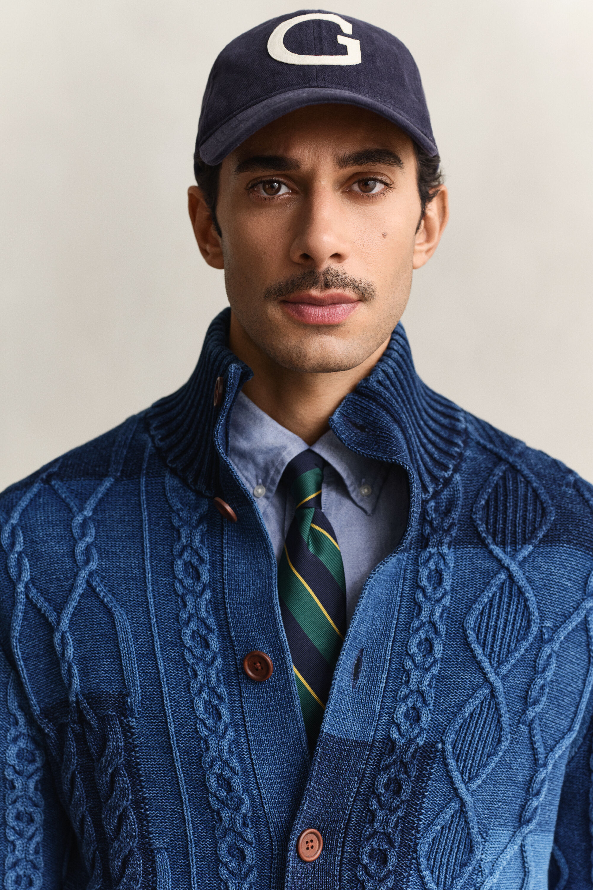 Gebreid kabelvest met patchwork