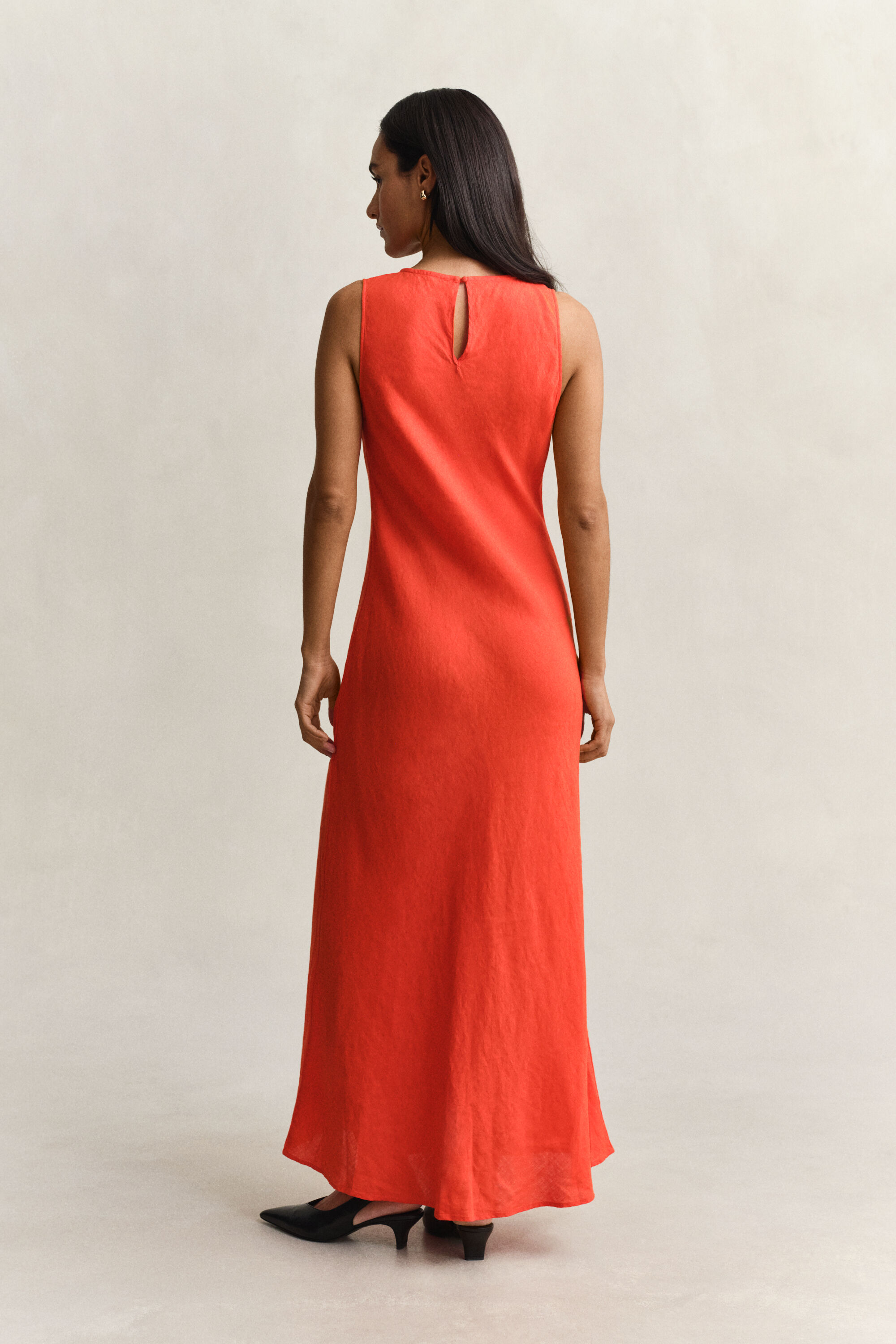 Schuin geknipte linnen midi-jurk