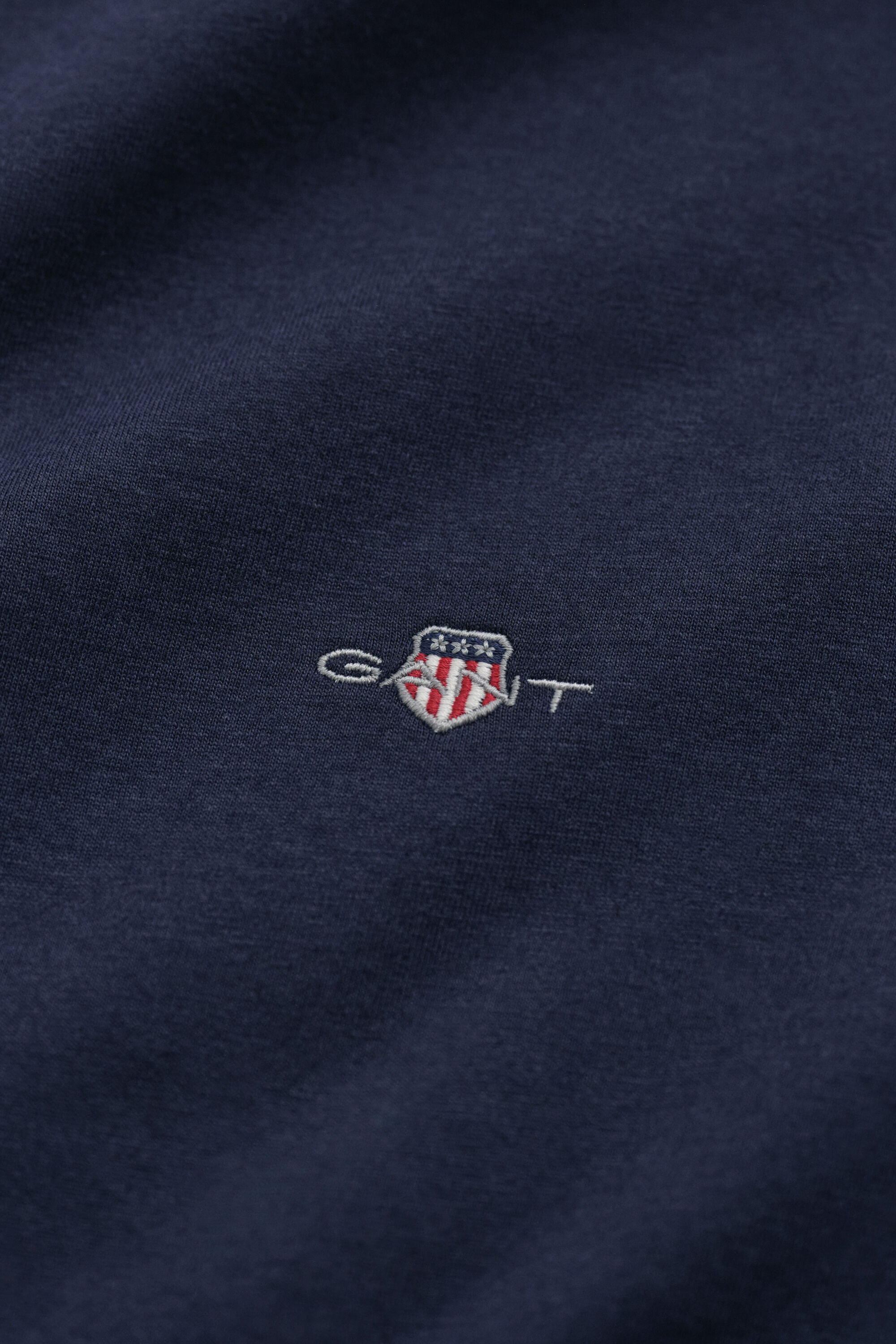 Shield T-shirt met V-hals