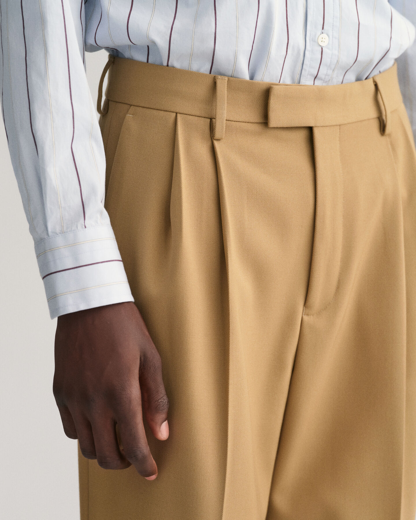 Bandplooibroek met wijde pijpen