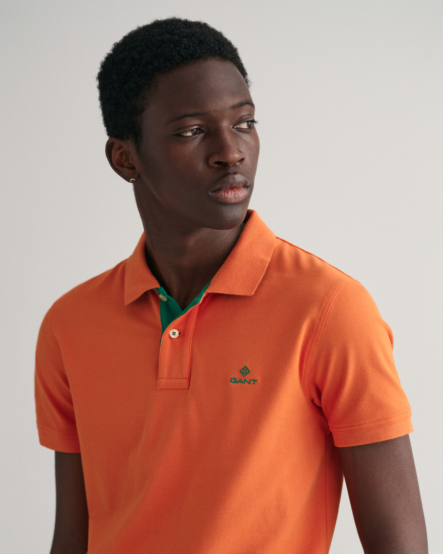 Piqu&eacute; poloshirt met contrasterende kraag