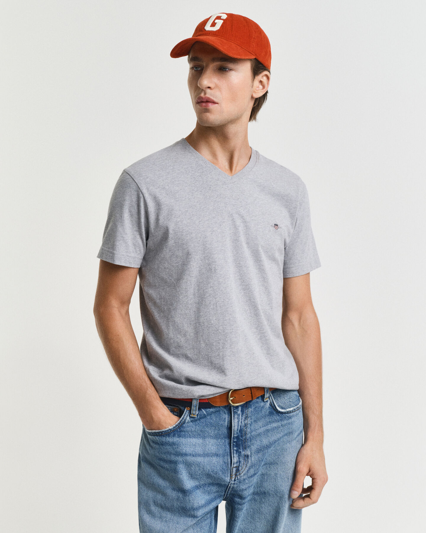 Slim Fit Shield T-shirt met V-hals