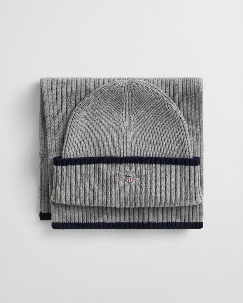 Essential cadeauset met beanie en sjaal