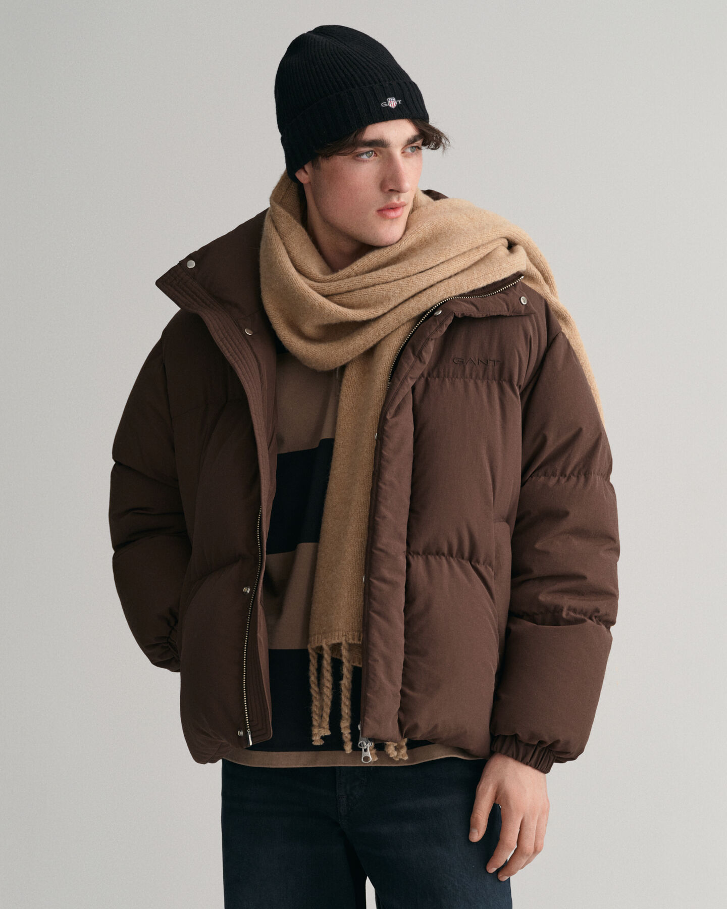 Pluizige, gebreide wollen sjaal