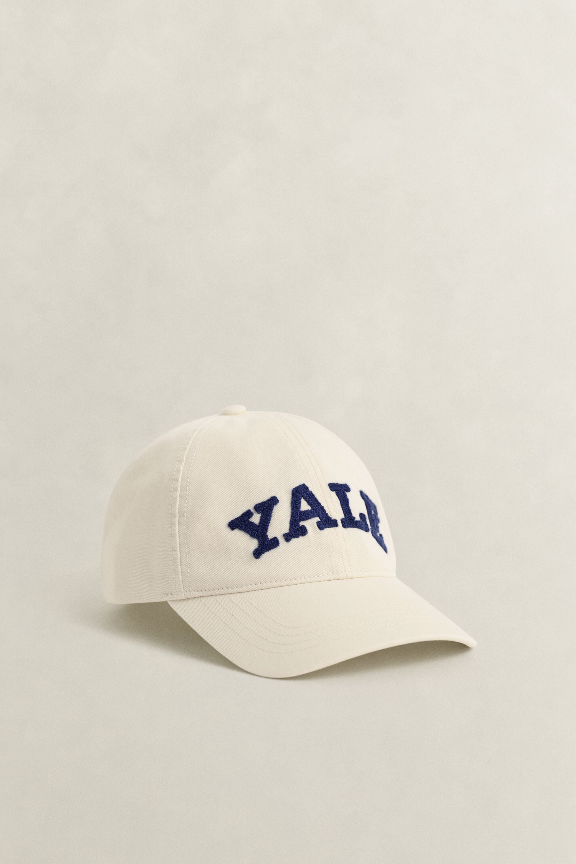 Gant x Yale pet van verwassen keperkatoen