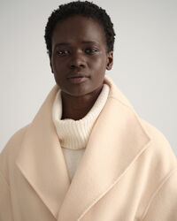 Met de hand gestikte jas met ceintuur