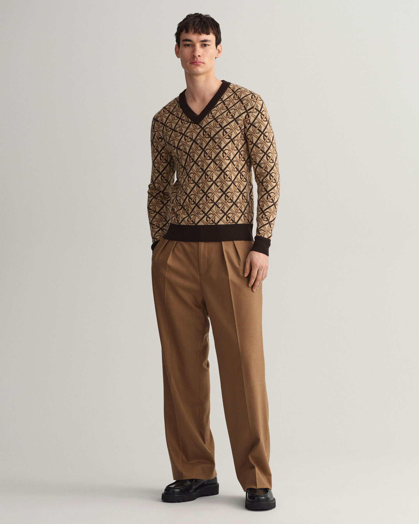 Monogram trui met V-hals van merinoswol