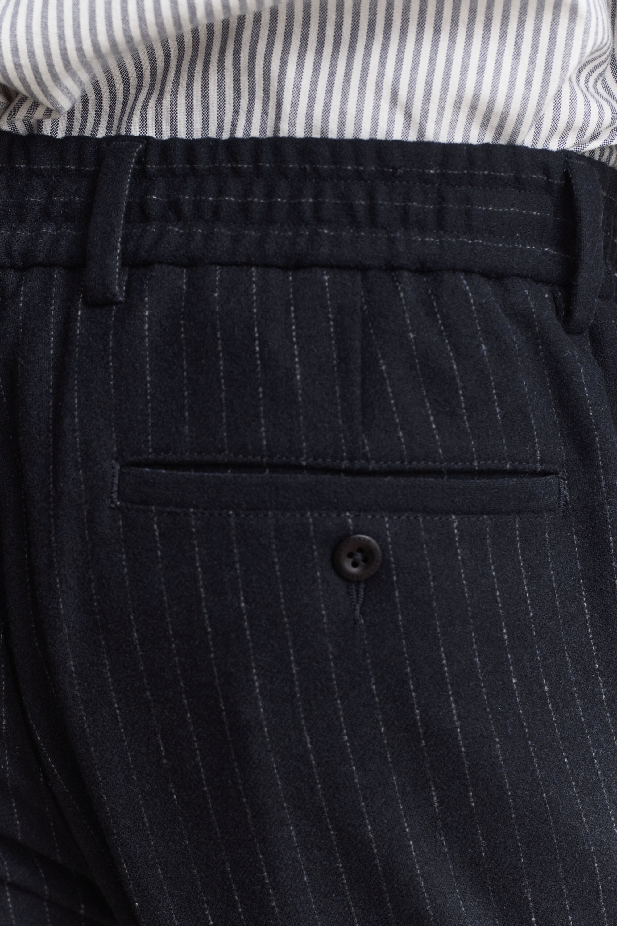 Broek van wollen flanel met taps toelopende pijpen