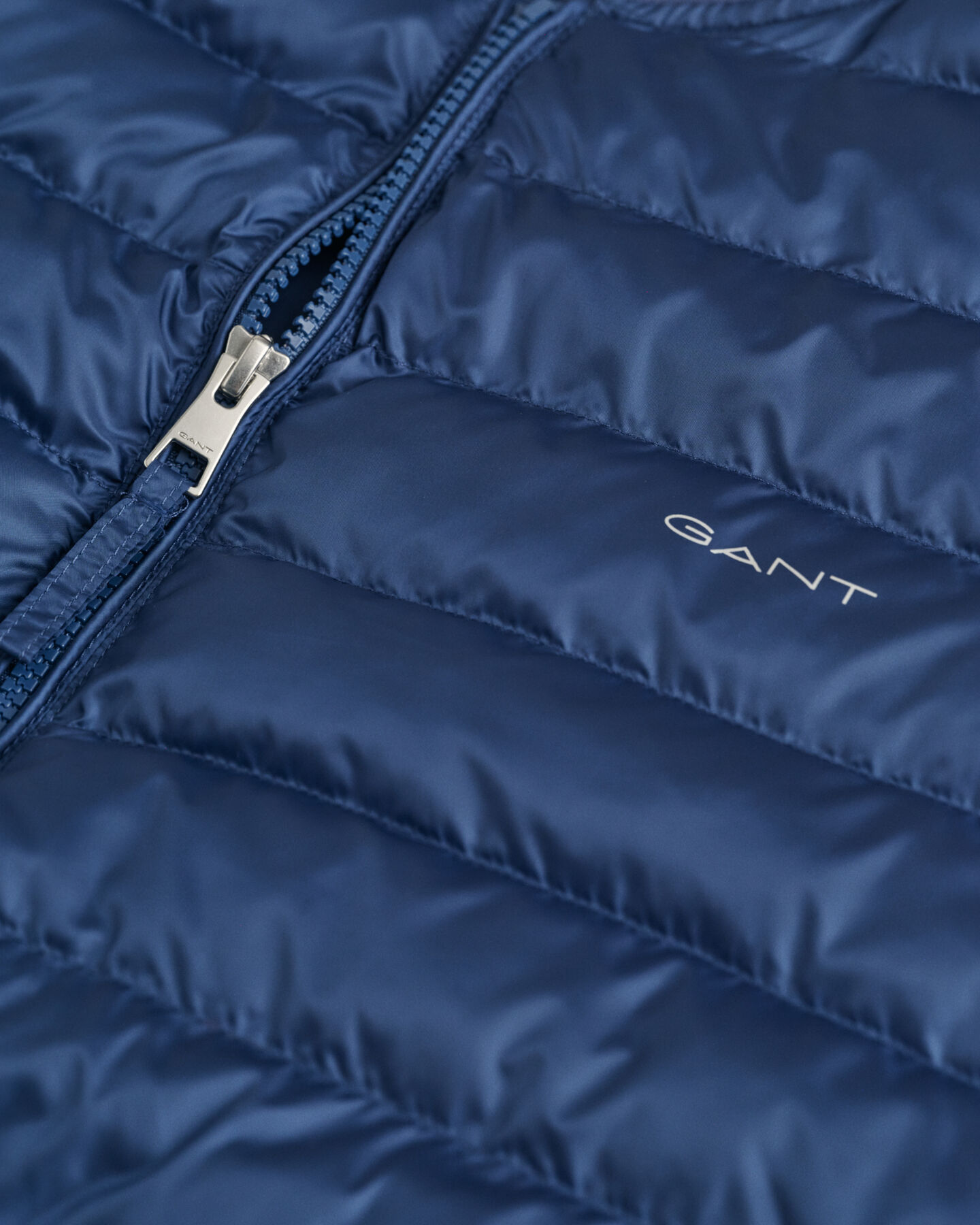 Licht gewatteerde bomberbodywarmer