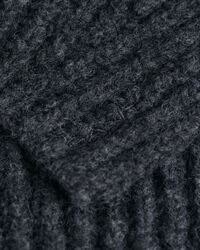 Ribgebreide slabkraag