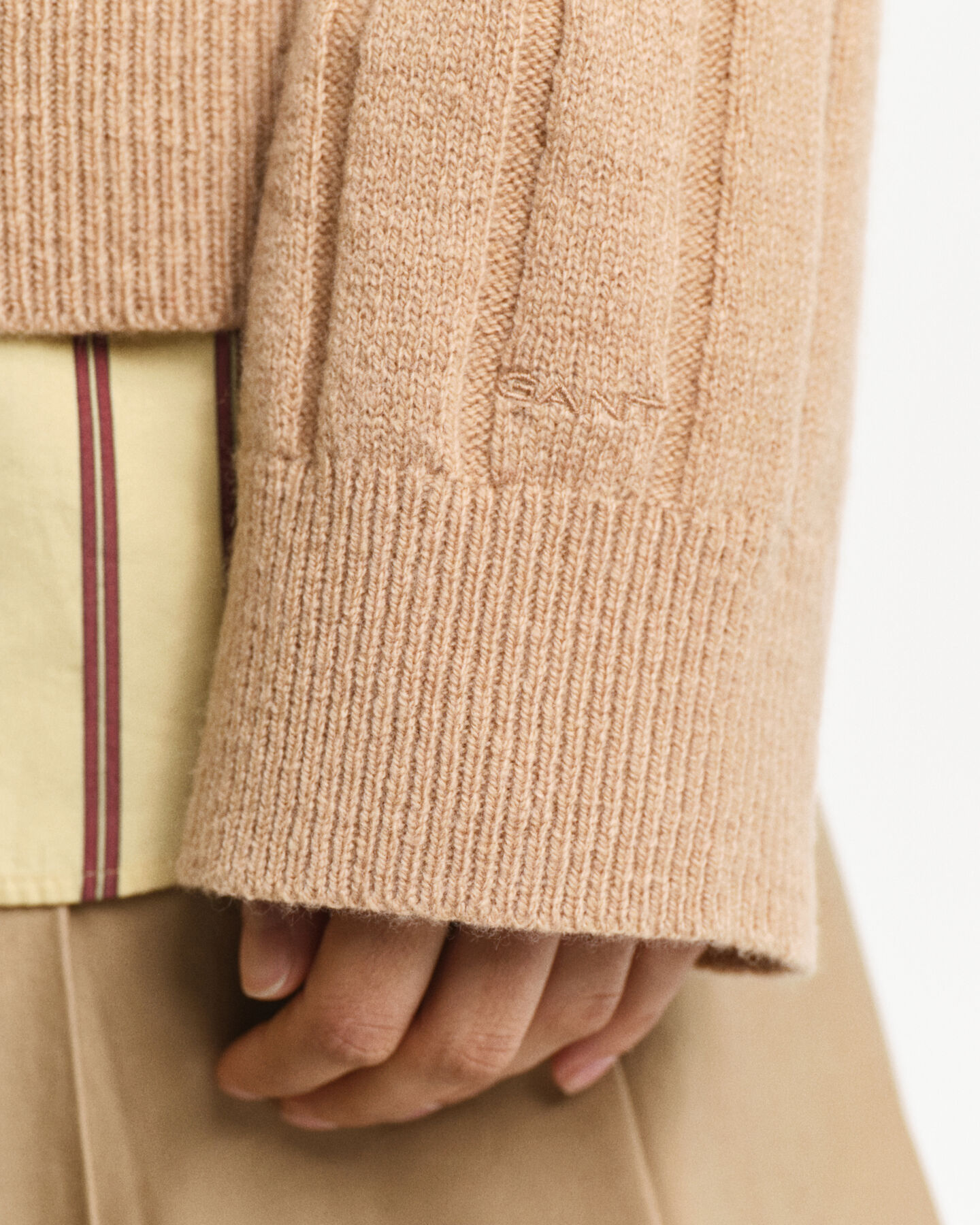 Trui met V-hals van wol met een brede rib