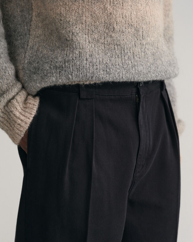 Chino met plooien van keperstof