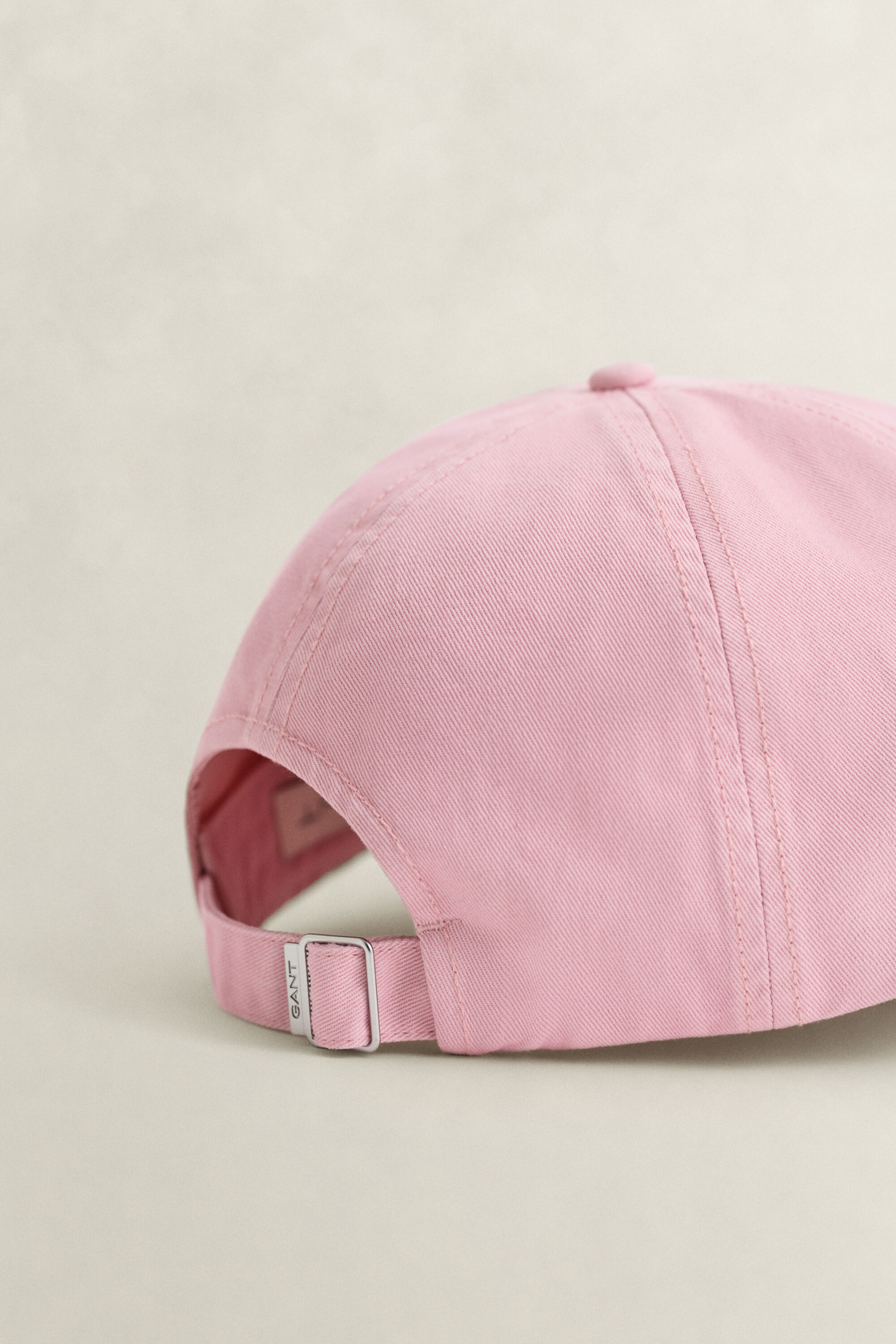 Sunfaded pet met shield