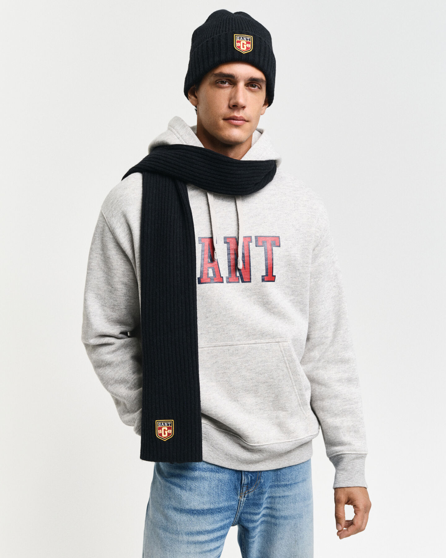 Cadeauset met wollen beanie en sjaal met badge