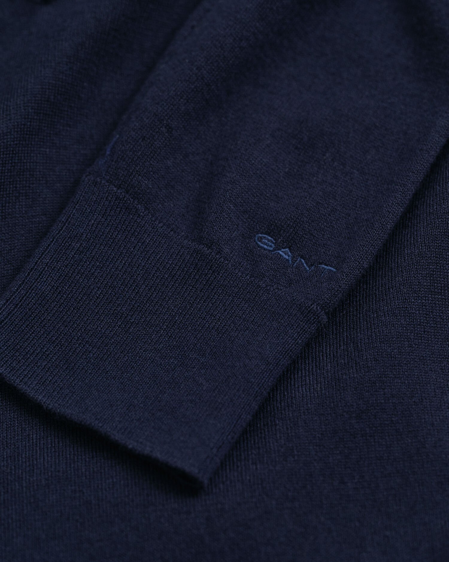 Fijngebreide trui met V-hals