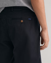 Hallden Slim Fit short van keperstof