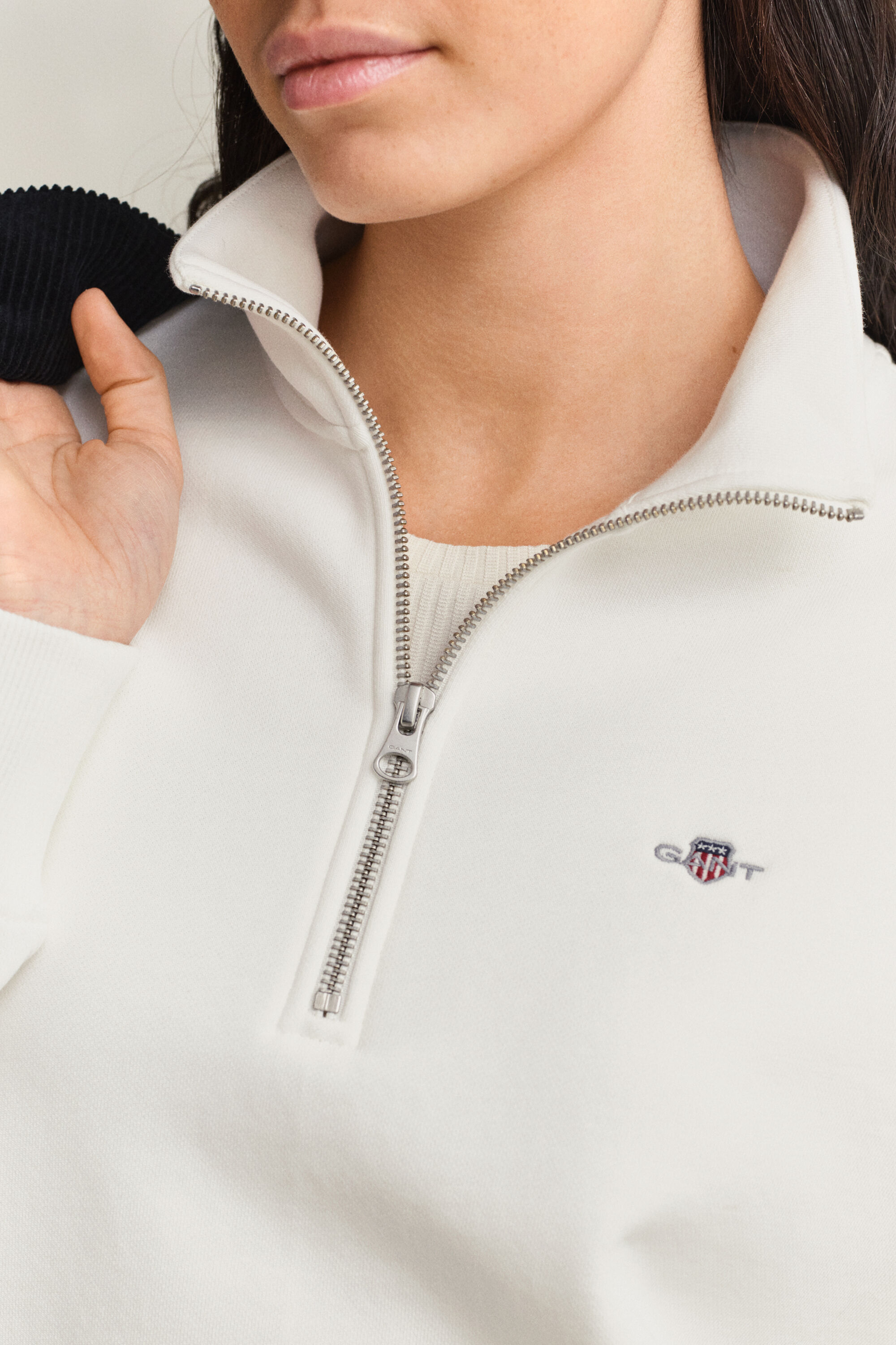 Shield sweatshirt met korte rits
