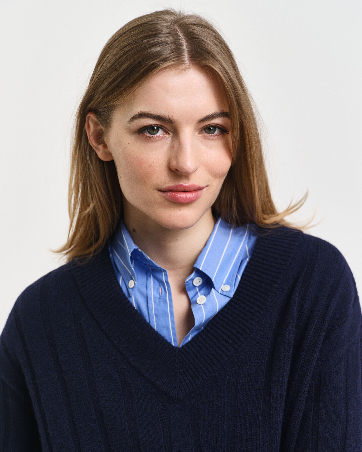 Trui met V-hals van wol met een brede rib