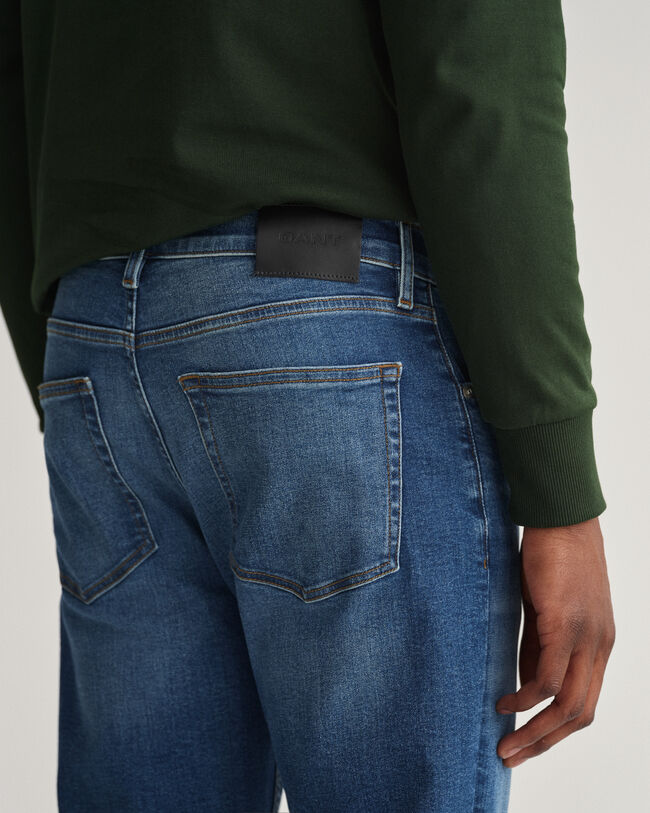 Maxen Extra Slim Fit Retro Shield jeans