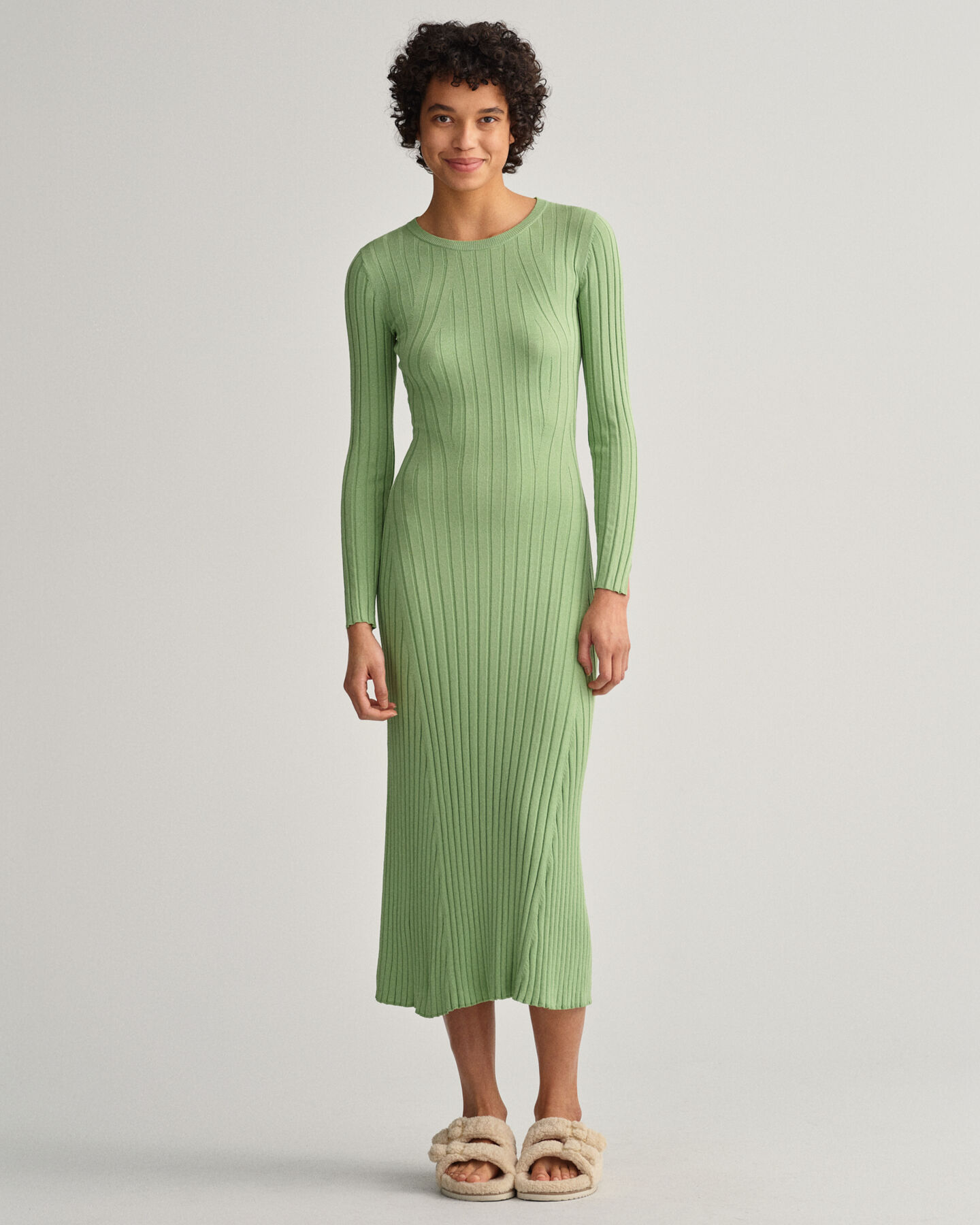 Geribde jurk met ronde hals