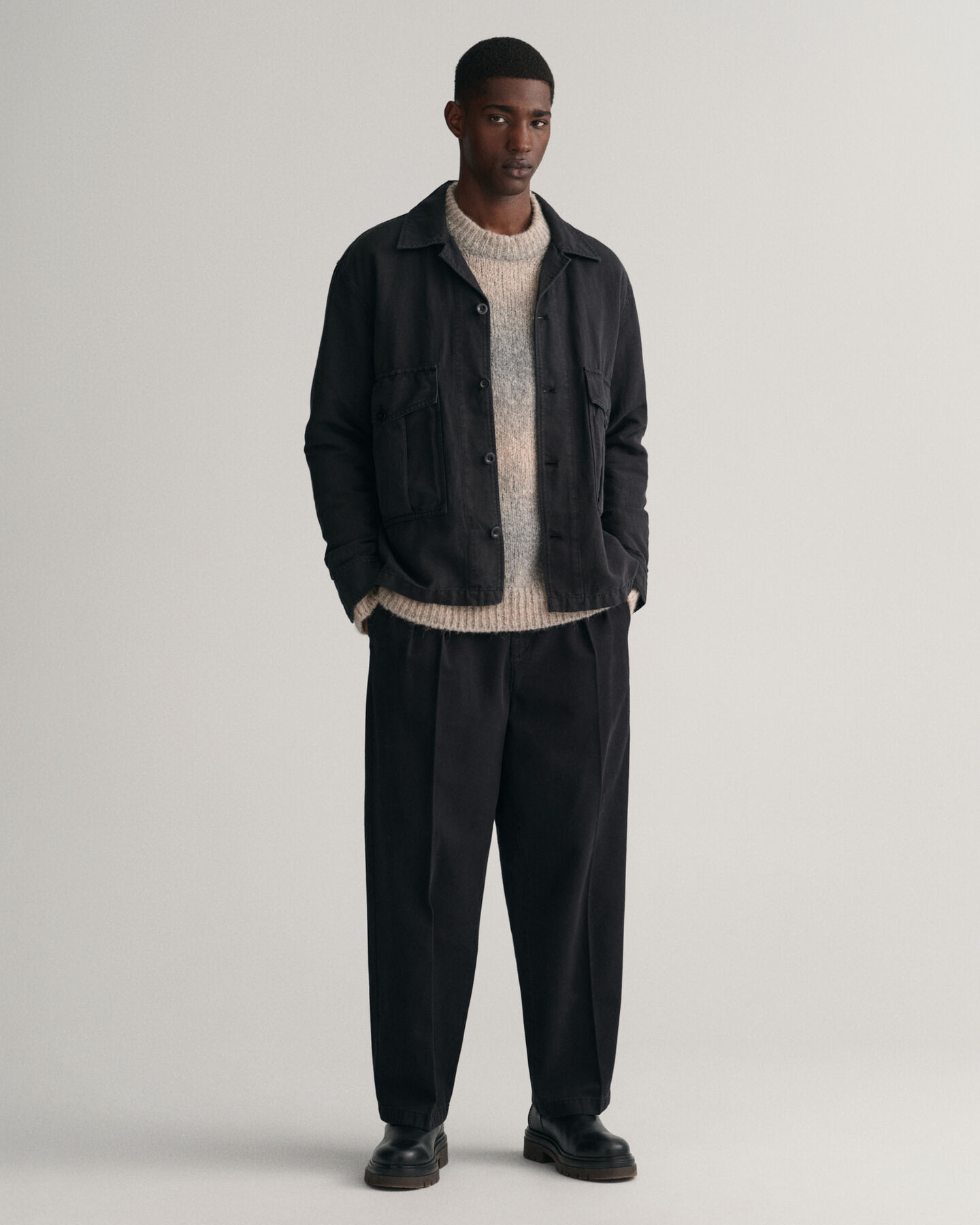 Chino met plooien van keperstof