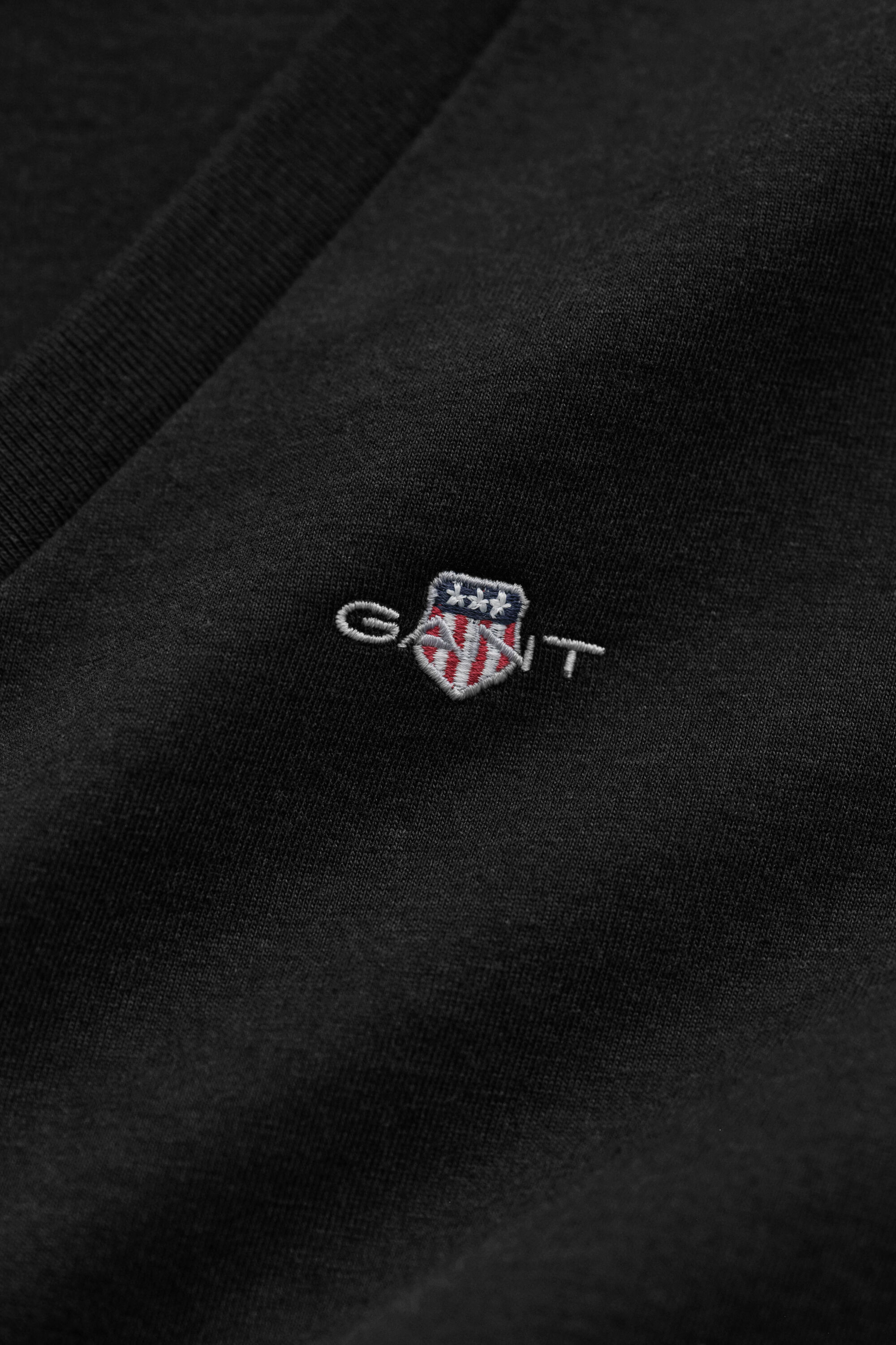 Shield T-shirt met V-hals