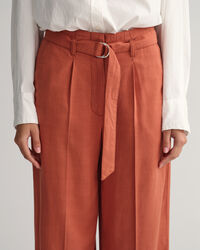 Cropped broek met wijde pijpen en ceintuur