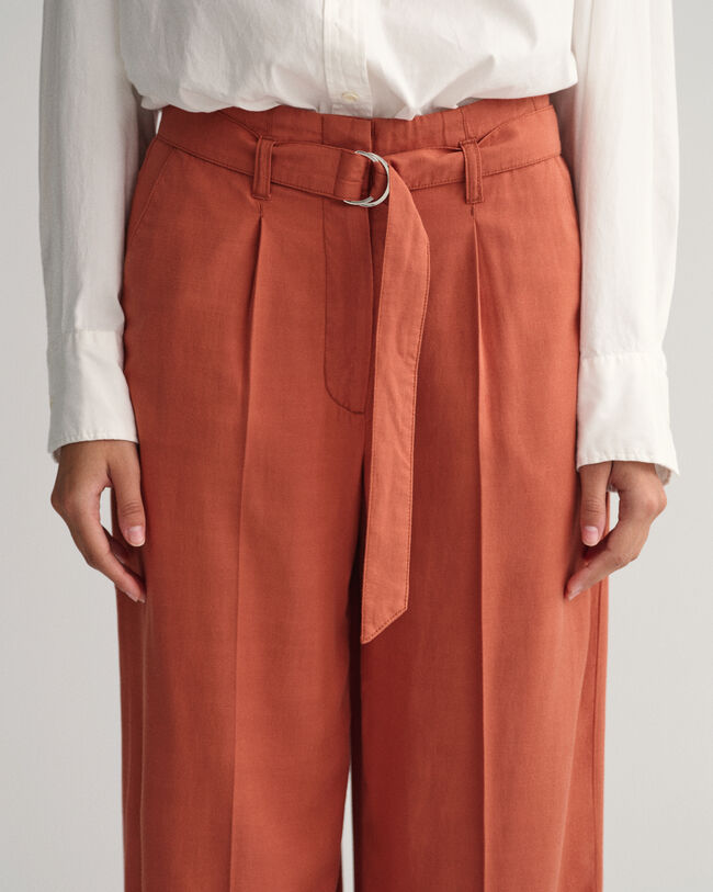Cropped broek met wijde pijpen en ceintuur