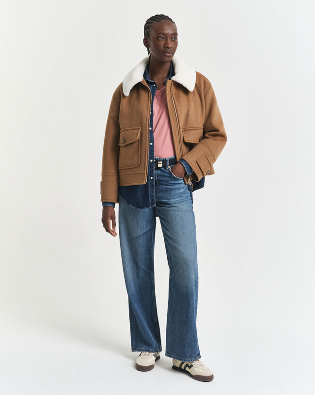 Shield T-shirt met V-hals