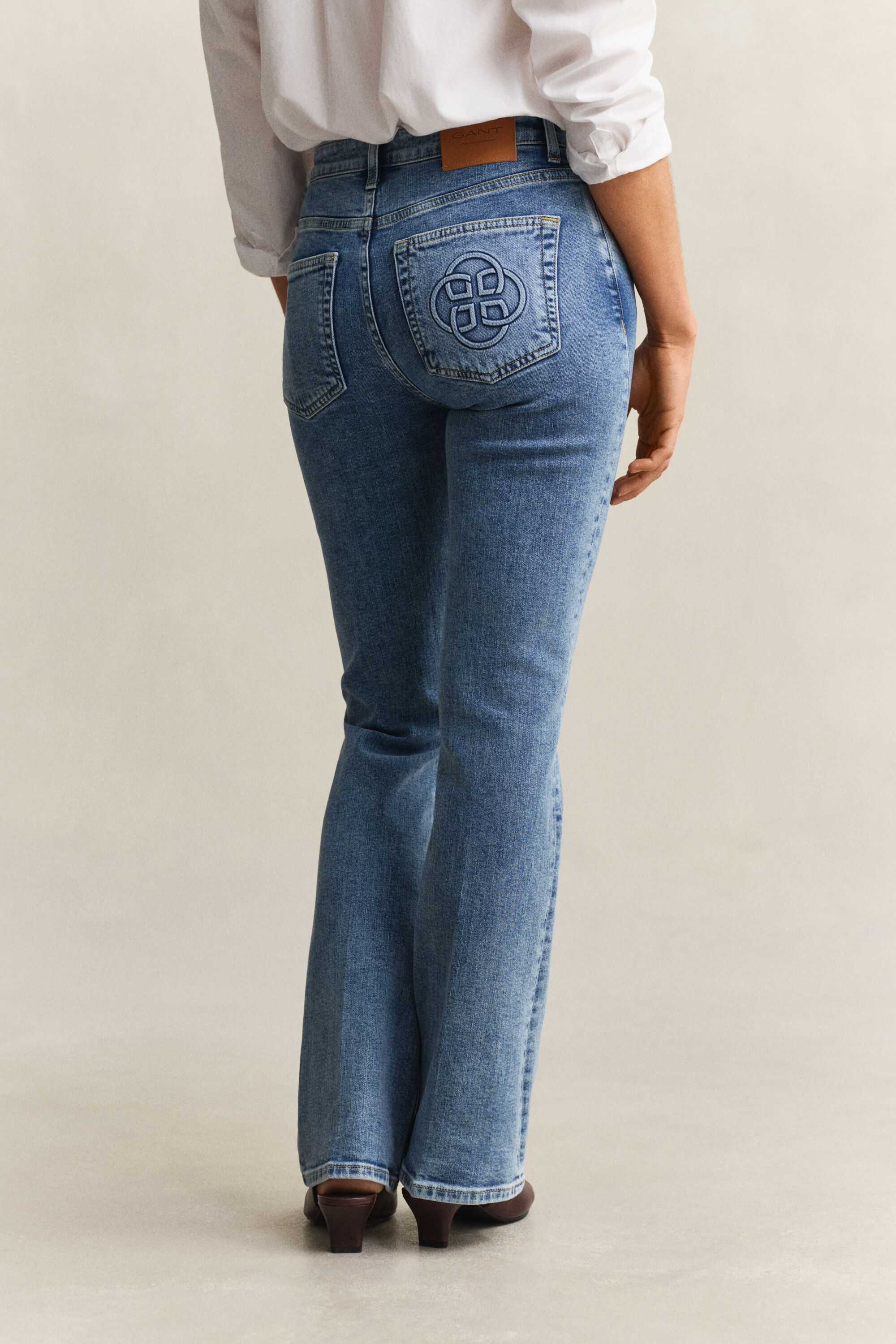Monogram jeans met wijduitlopende pijpen